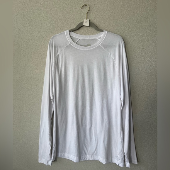 ALO Yoga Activewear Triumph Long Sleeve Tshirt in White Mens Size XL - Picture 4 of 13